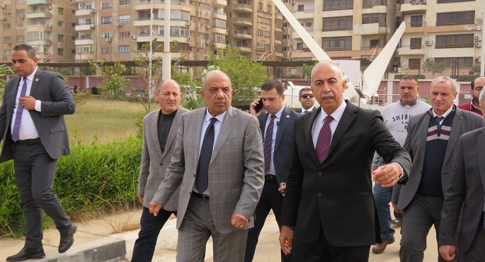 بالصور..  وزير الكهرباء يتفقد هيئة الطاقة المتجددة ويستعرض خطط المشروعات المستقبلية