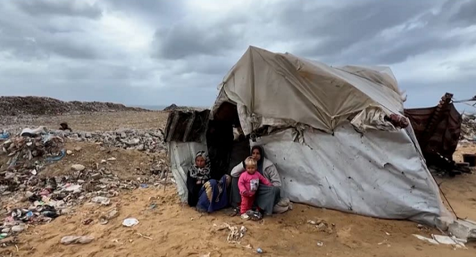 7 شهداء بسبب البرد القارس بين النازحين في غزة