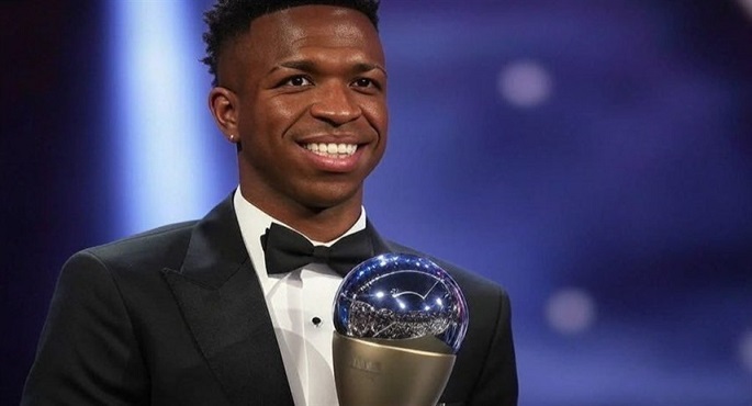 فينيسيوس جونيور يتوج بجائزة “ذا بيست” كأفضل لاعب في العالم لعام 2024