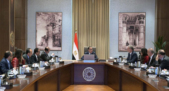 رئيس الوزراء: الحكومة تستعد لإطلاق مبادرة تحويل السيارات للعمل بالغاز الطبيعي بداية العام الجديد