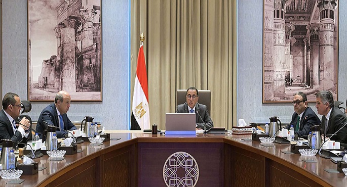 بالصور .. رئيس الوزراء يلتقي مسئولي تحالف مصري – فرنسي لعرض مُقترح بشأن إدارة وتشغيل المطارات