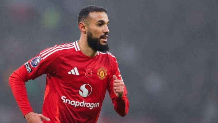 المغربي مزراوي يفوز بجائزة أفضل لاعب في مانشستر يونايتد لشهر نوفمبر