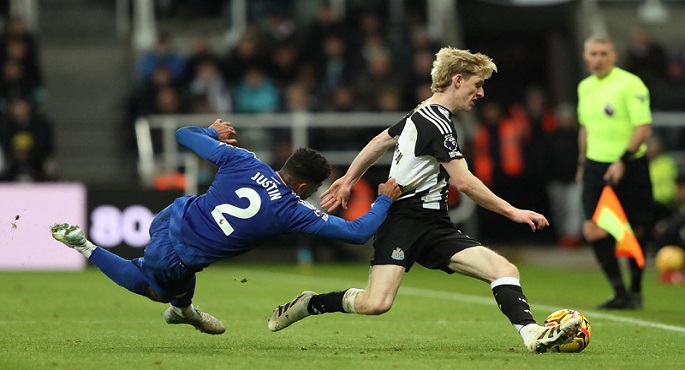 نيوكاسل يضرب ليستر 4-0 وإبسويتش يفوز على ولفرهامبتون 2-1 بالدوري الإنجليزي