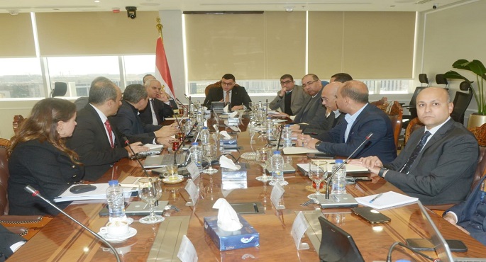 وزير الإسكان يستعرض مع مسئولى شركة “سيتي إيدج” موقف تسويق الوحدات بالمدن الجديدة
