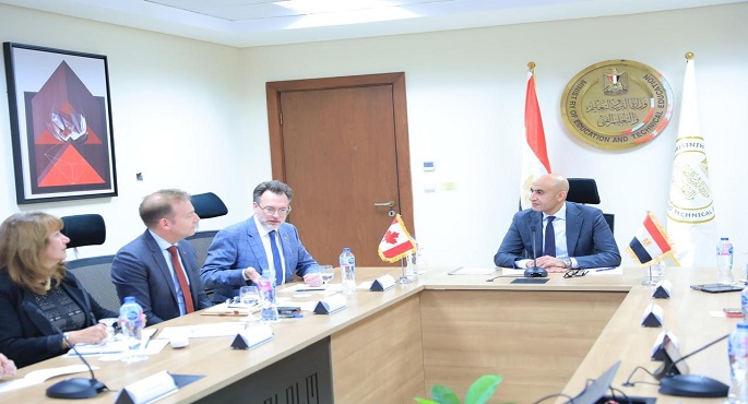وزير التربية والتعليم يبحث مع سفير كندا آفاق التعاون المستقبلية لتطوير المدارس