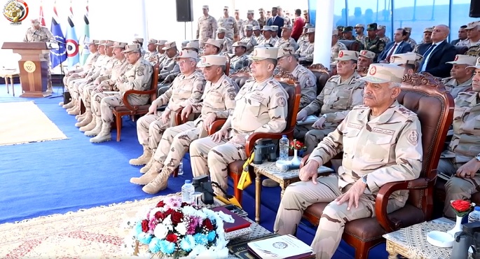بالفيديو.. وزير الدفاع يشهد المشروع التكتيكي بجنود (قاهر- 3) لعدد من الوحدات المتمركزة شرق القناة