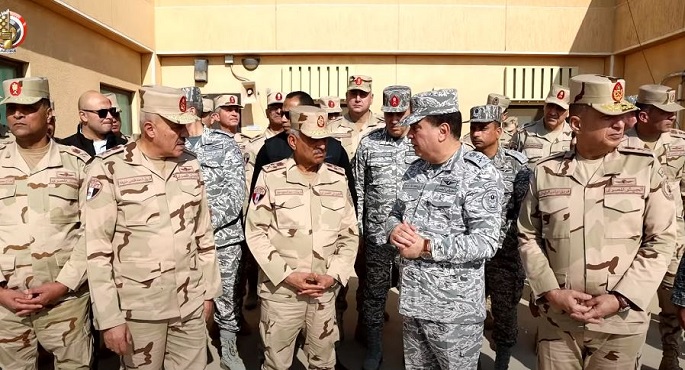 بالفيديو .. وزير الدفاع يتفقد إحدى القواعد الجوية ويؤكد قدرة “مقاتلي الجو” على تأمين الدولة