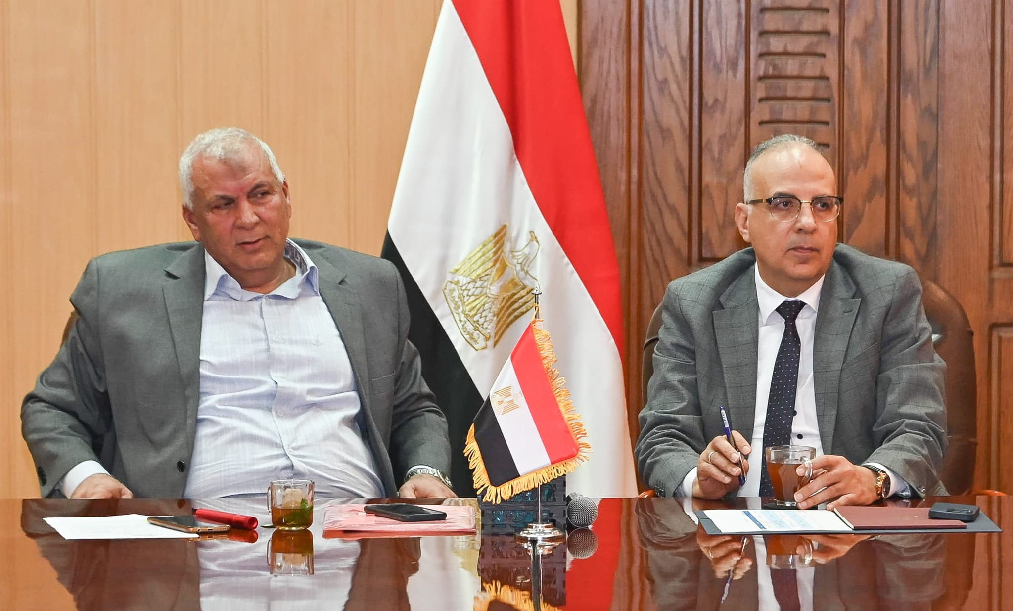 بالصور.. وزير الرى واللواء الزملوط يبحثان موقف وضوابط استخدام المياه الجوفية بنطاق محافظة الوادي الجديد