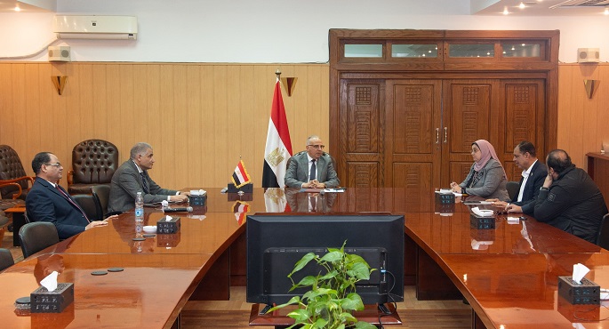 وزير الري يبحث مع عدد من أعضاء مجلسي النواب والشيوخ بعض المطالب الجماهيرية