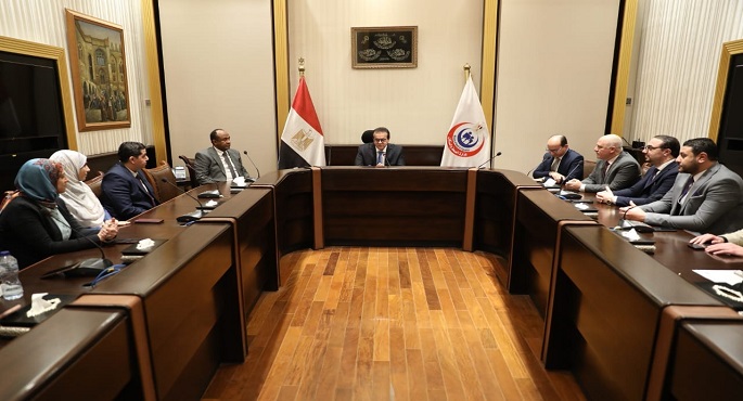 بالصور.. وزير الصحة يكرم الفريق الطبي بمستشفى القناطر الخيرية العام بعد حصوله على اعتماد الهيئة العامة للرقابة الصحية