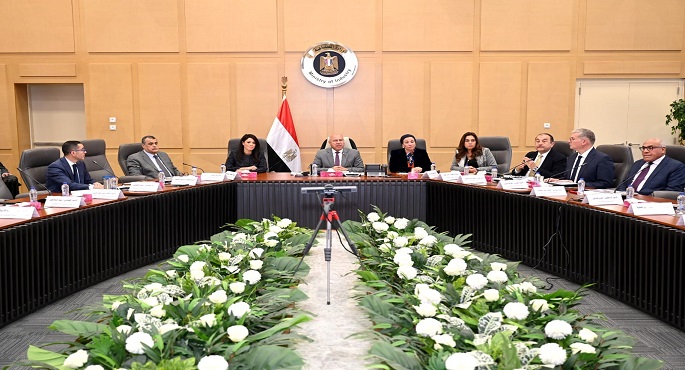 بالصور.. وزير الصناعة: خطة لإقامة مدينة متكاملة لتصنيع إطارات السيارات والصناعات المغذية لها