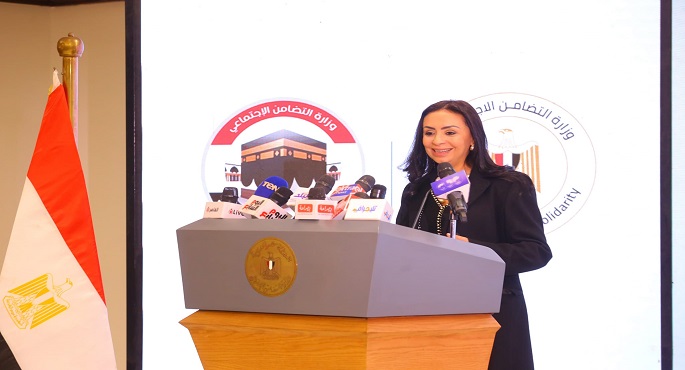 بالصور..التضامن تجري القرعة الإلكترونية لاختيار حجاج الجمعيات وتعلن توفير خدمة نقل الحجاج داخل مصر إلى المطارات
