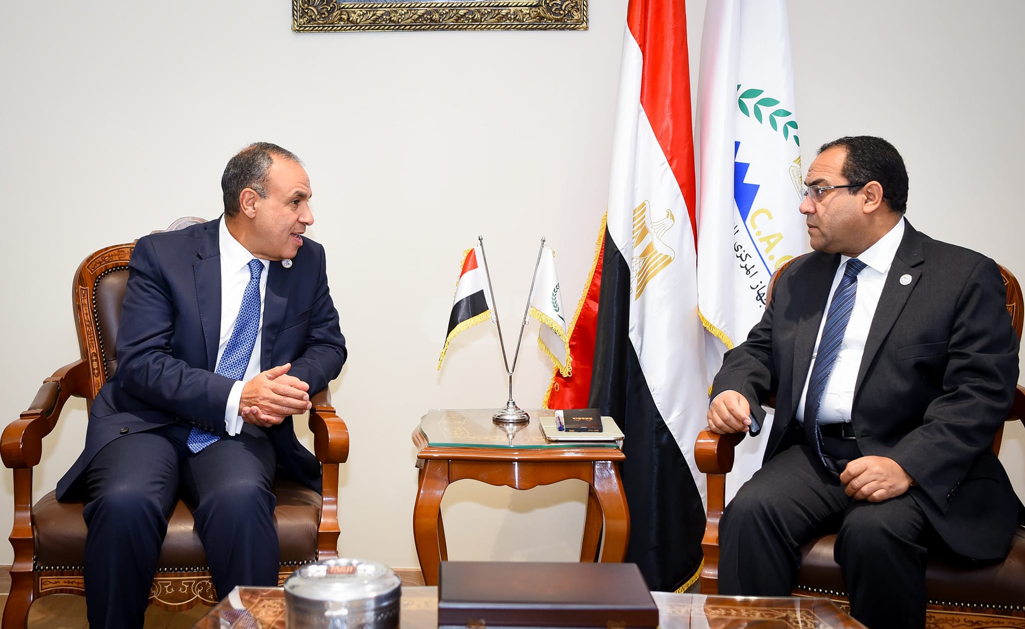 وزير الخارجية يؤكد أهمية الاستفادة من التعاون مع المركزي للتنظيم والإدارة