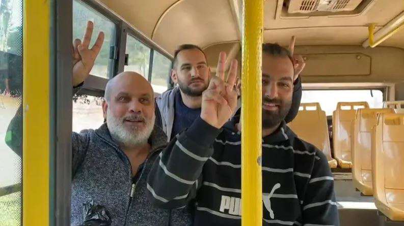 إطلاق سراح المئات من عناصر نظام الأسد في حمص