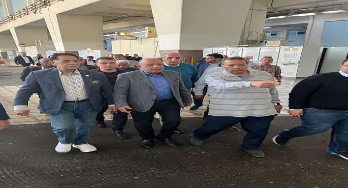 بالصور.. وزير الكهرباء يتفقد محطة توليد كهرباء السد العالى بأسوان