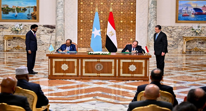 بالصور.. السيسى ورئيس الصومال يوقعان إعلانا سياسيا لترفيع العلاقات إلى “الشراكة الاستراتيجية”