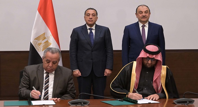بالصور.. رئيس الوزراء يشهد توقيع عقد تشغيل فرن قوس حرارى لإنتاج سبائك السيليكو منجنيز