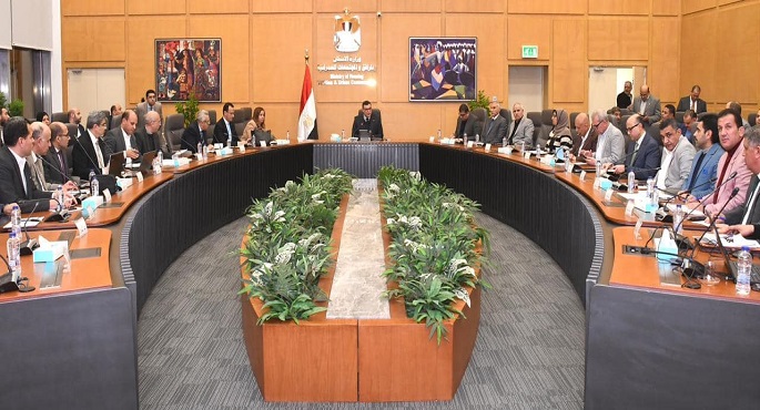 بالصور.. وزير الإسكان يعقد اجتماعه الدوري لمتابعة موقف تنفيذ وحدات الإسكان الاجتماعي بعددٍ من المدن الجديدة