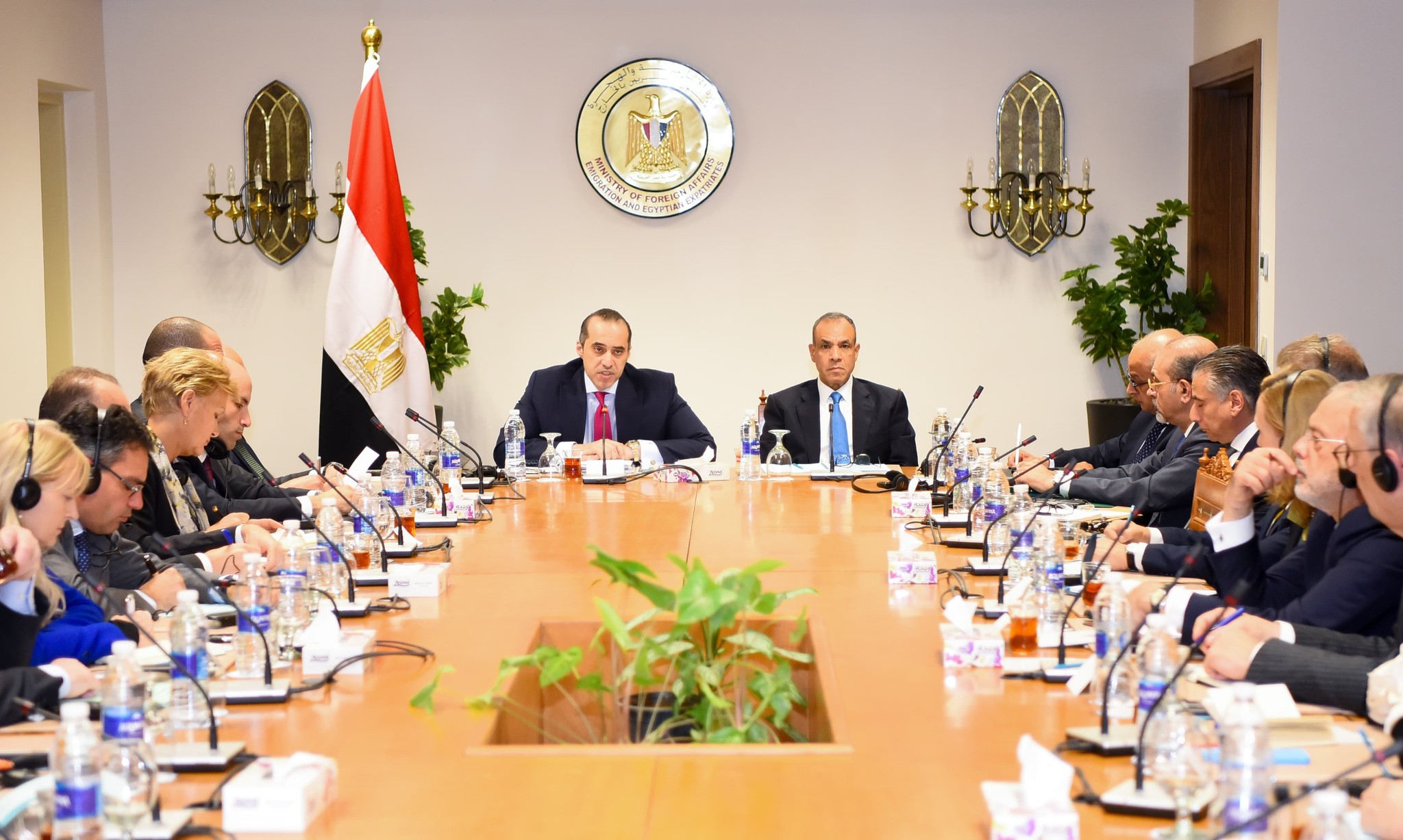 بالصور .. وزير الخارجية يبحث مع سفراء دول الاتحاد الأوروبى آخر التطورات الإقليمية فى المنطقة