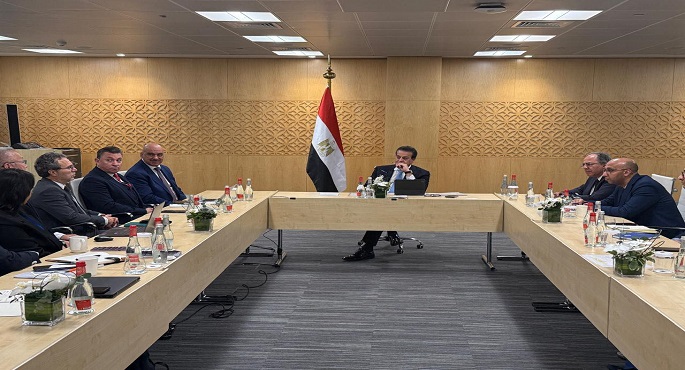 بالصور.. وزير الصحة يلتقى ممثلى شركة Nihon Kohden لبحث تعزيز التعاون فى دعم القطاع الصحى