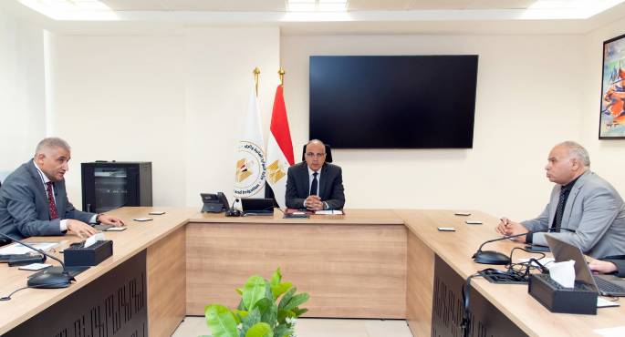 بالصور .. وزير الري يتابع إجراءات “إحلال وتجديد قنطرة حجز شبرامنت” لخلق محور مروري جديد