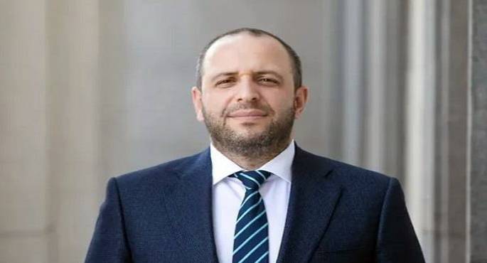 وزير الدفاع الأوكراني يناقش التعاون العسكري مع نظيره الأمريكي في اجتماع “رامشتاين”