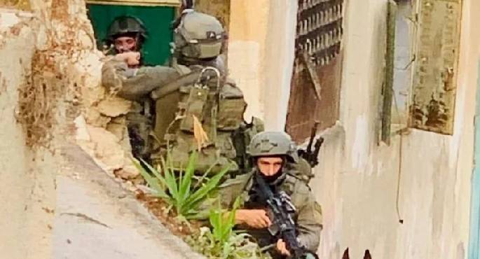 قوات إسرائيلية خاصة تحاصر منزلا في قباطية جنوب جنين وتقصفه بالقذائف