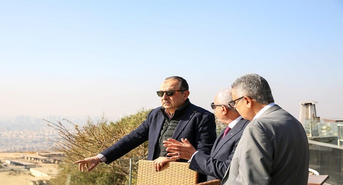 بالصور.. وزير قطاع الأعمال يزور “النصر للإسكان” ويتفقد مشروع كورنيش المقطم والهضبة الوسطى