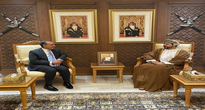 بالصور.. وزير الخارجية يختتم زيارته إلى العاصمة العمانية