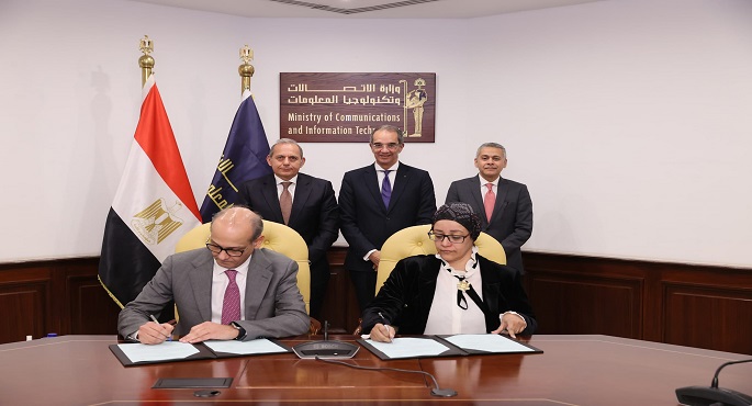 بالصور.. وزير الاتصالات والرئيس التنفيذى لبنك مصر يشهدان توقيع بروتوكول تعاون لإعداد كوادر في التخصصات التكنولوجية
