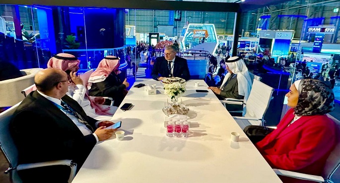 بالصور.. وزير البترول يبحث مع مجموعة القحطاني السعودية زيادة التعاون المشترك
