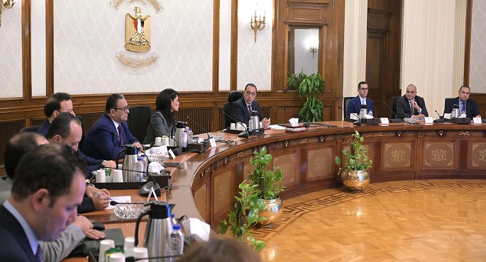 بالصور.. رئيس الوزراء يترأس الاجتماع الثاني للجنة الوزارية لإدارة الدين العام الخارجي وتنظيم الاقتراض