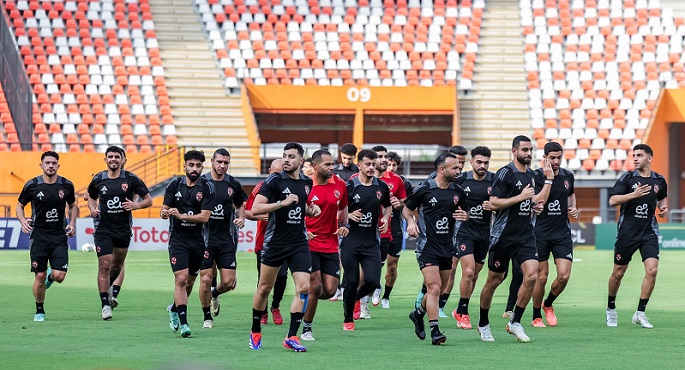 الأهلي يخوض مرانه الرئيسي في كوت ديفوار استعدادًا لمواجهة إستاد أبيدجان غدًا
