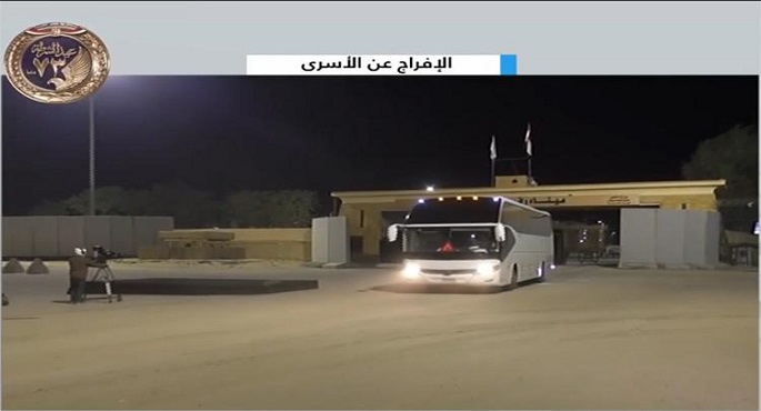 الأسرى الفلسطينيون المبعدون يتوجهون إلى القاهرة عبر ميناء رفح البري