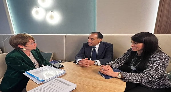 بالصور.. رئيس الوزراء يلتقى رئيسة البنك الأوروبى لإعادة الإعمار ويشيد بجهود البنك من أجل دعم الاقتصاد المصرى