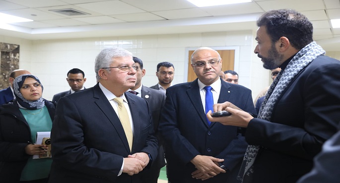 بالصور.. وزير التعليم العالى ومحافظ القليوبية فى زيارة تفقدية لمصابى غزة بمستشفى الناس الخيرى