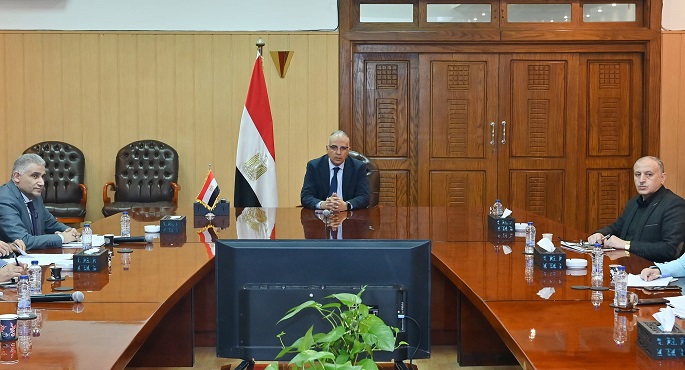 بالصور..وزير الرى يتابع تنفيذ محطتى معالجة مياه الصرف الزراعي فى الدلتا»