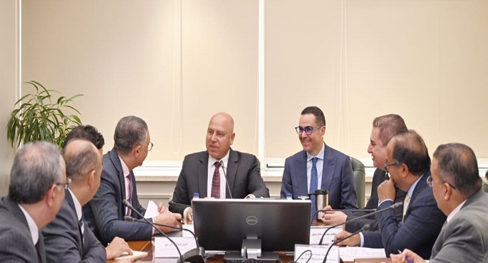 الوزير و الخطيب يبحثان معايير الموافقة على إنشاء المناطق الحرة الخاصة الجديدة