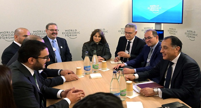 بالصور.. رئيس الوزراء يلتقى رئيس مجلس إدارة صندوق العمل “تمكين” البحرينى
