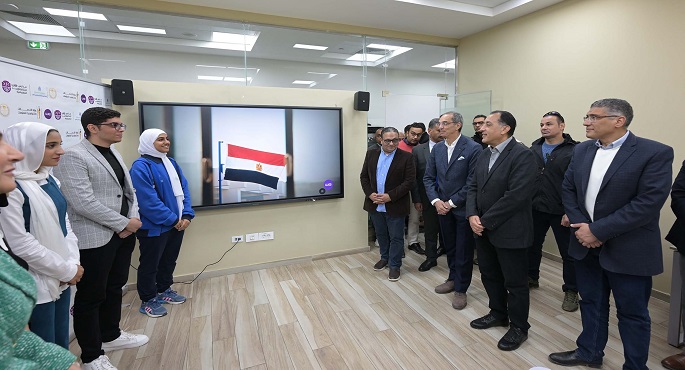 بالصور.. رئيس الوزراء يلتقى عددًا من خريجي برنامج التدريب من أجل التوظيف في معهد we