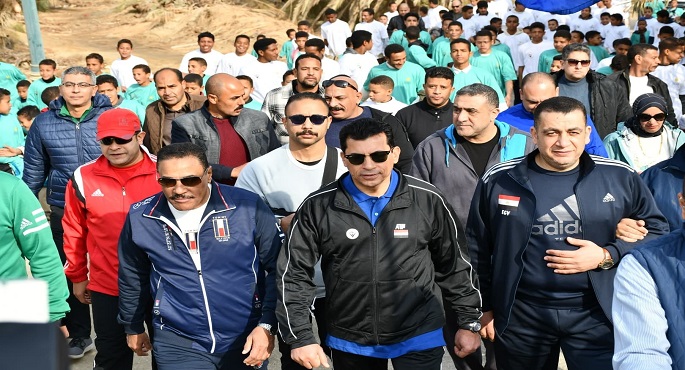 بالصور..وزير الرياضة ومحافظ مطروح يقودان مهرجان للمشي بواحة سيوه
