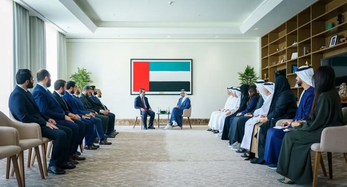 وزير الخارجية الإماراتي يستقبل الشيباني ..ويؤكد موقف بلاده الداعم لاستقلال سوريا وسيادتها