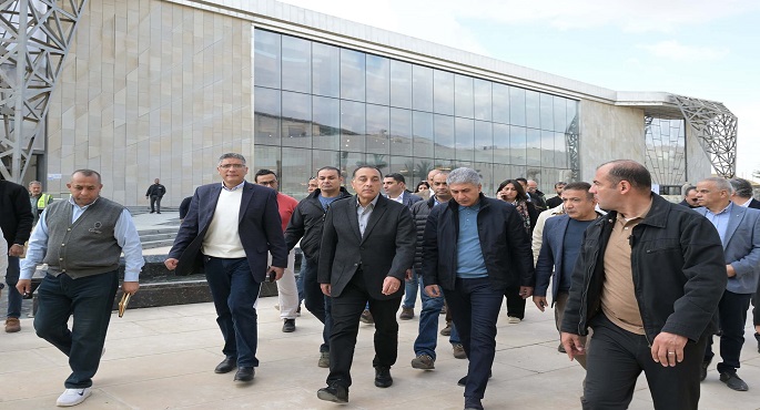 بالصور ..رئيس الوزراء يتفقد اللمسات النهائية للمتحف المصري الكبير في إطار استعدادات افتتاحه رسميًا