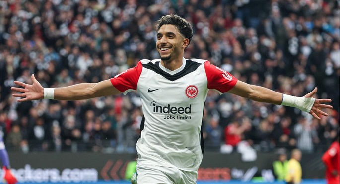 المدير الرياضي لآينتراخت فرانكفورت: أحد الأندية تواصل معنا بشأن مرموش