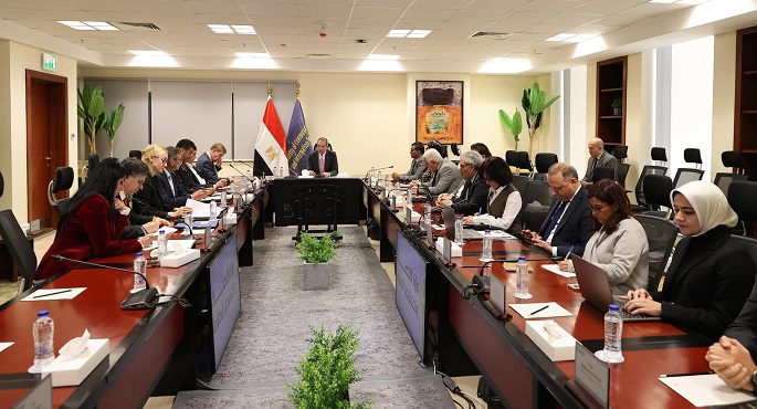 وزير الاتصالات: الدولة حريصة على تأهيل الشباب للعمل في مجال التعهيد