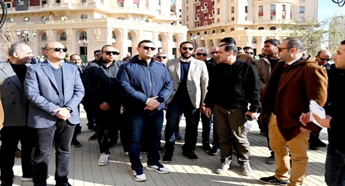 بالصور.. وزير الإسكان يتفقد سير العمل بالحى السكنى الخامس R5 وعدداً من الطرق والمحاور بالعاصمة الإدارية الجديدة