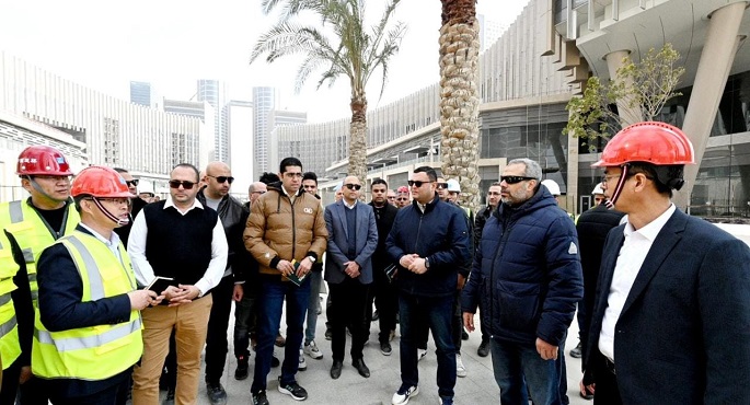 بالصور ..وزير الإسكان يتفقد منطقة الأعمال المركزية بالعاصمة الإدارية الجديدة