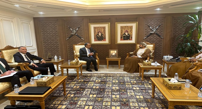 بالصور.. وزير الخارجية يبحث مع وزير التجارة والصناعة العُماني تعزيز التعاون الاقتصادي والتجاري بين البلدين