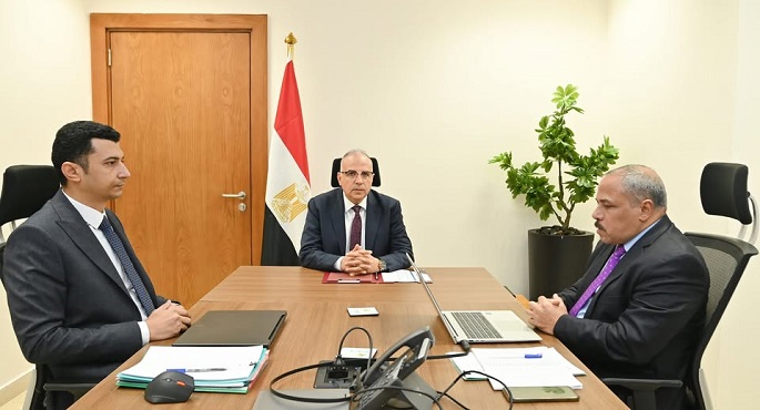 وزير الرى يعقد إجتماعاً لمتابعة موقف “مشروع تحديث المنظومة المائية والتحول للرى الذكي”