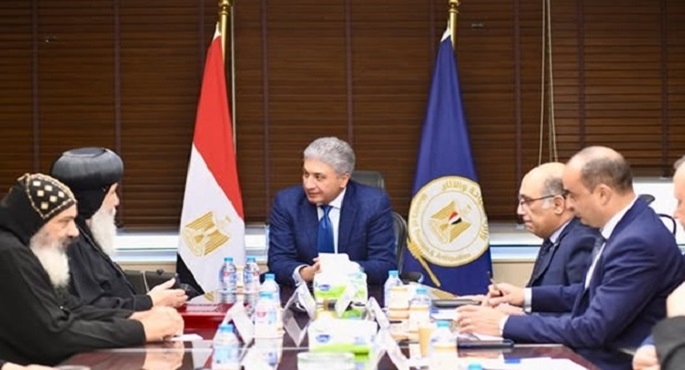 وزير السياحة يبحث جهود ترميم وتطوير دير الأنبا بولا بالبحر الأحمر